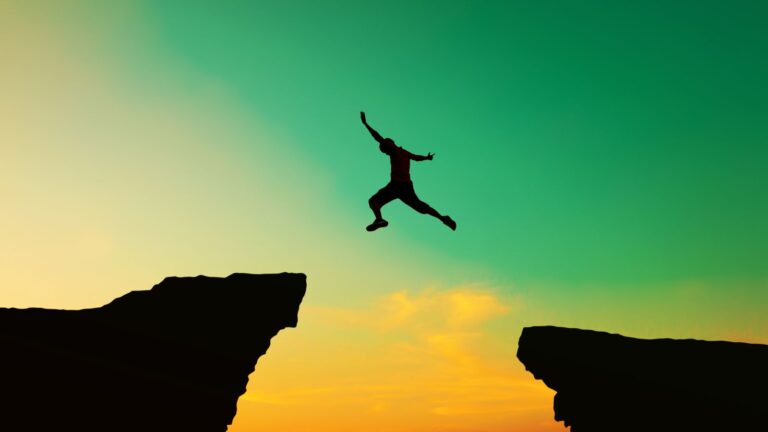 Transition energitique, homme qui saute dans le vide