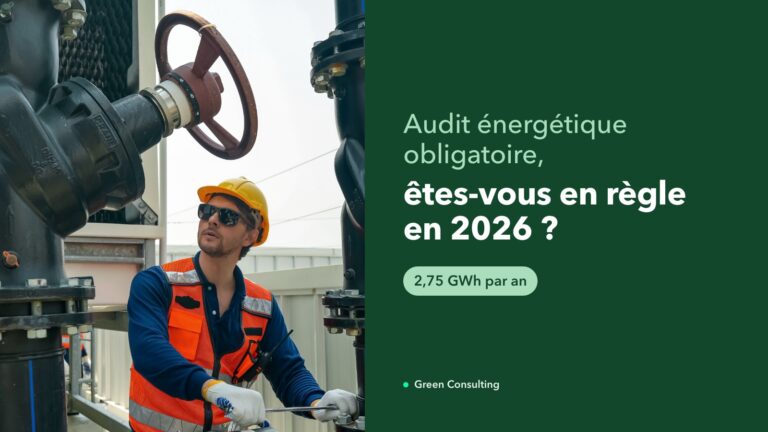 Audit énergétique obligatoire, technicien qui contrôle une vanne sur un réseau de tuyauteries industrielles